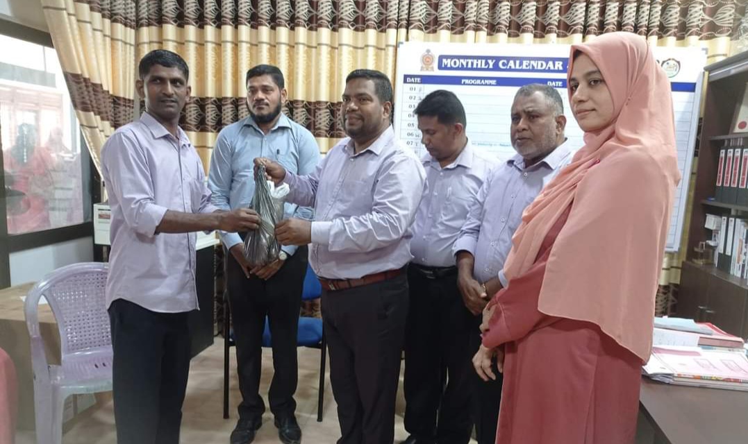 நிந்தவூர் பிரதேச செயலக ஊழியர் நலன்புரி சங்கத்தால் ரமழான் பொதிகள் வழங்கல்!