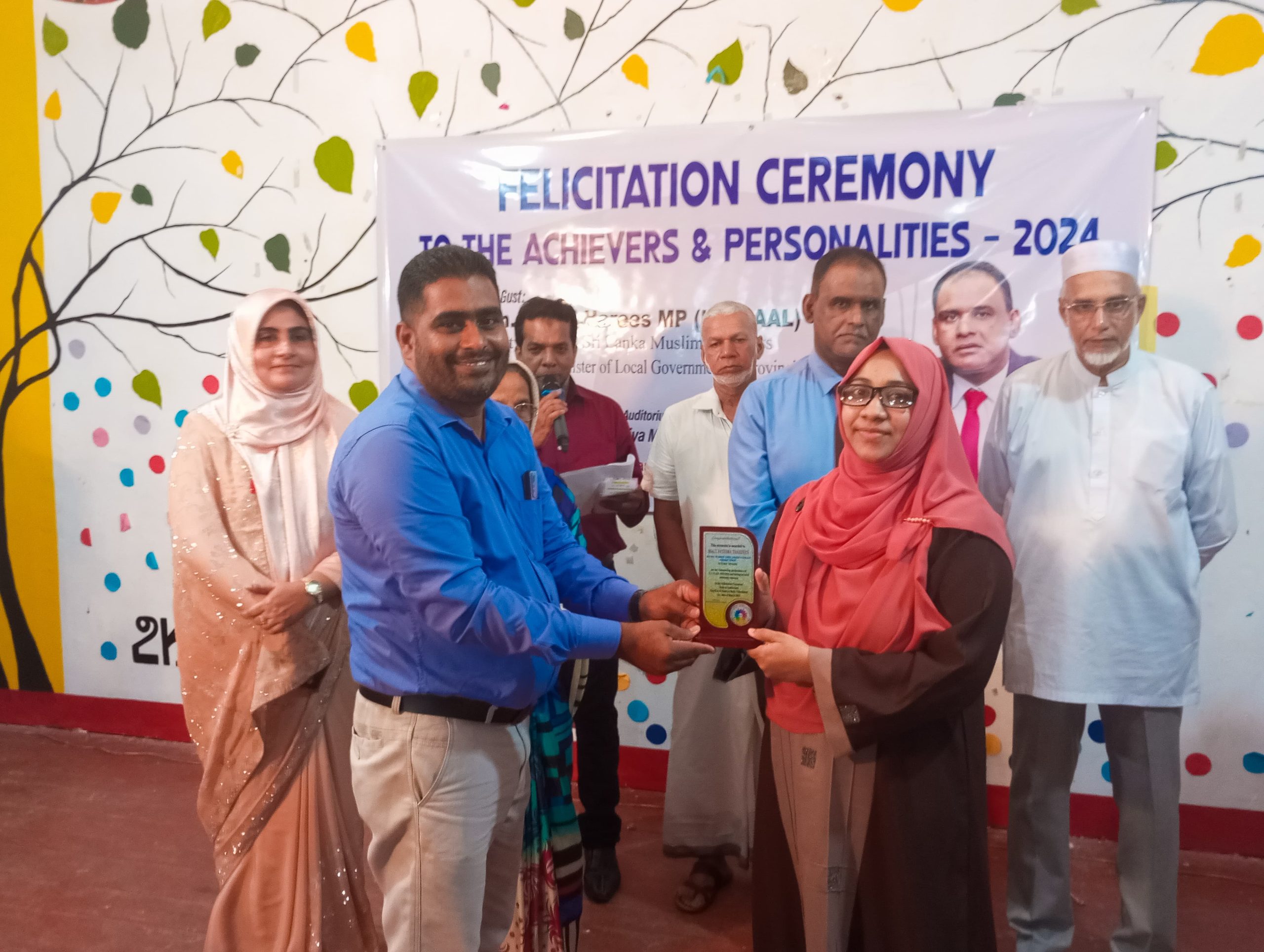 மாணவர்கள் மற்றும் கல்வியியயலாளர்கள் கிழக்கு சமூகசேவை சபையால் கௌரவம் பிரதம அதிதியாக ஹரீஸ் எம்.பி.