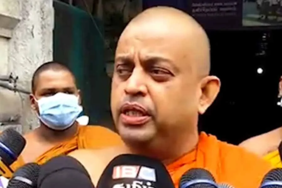 உலப்பனே சுமங்கல தேரர் உள்ளிட்ட இருவருக்கு விளக்கமறியல்