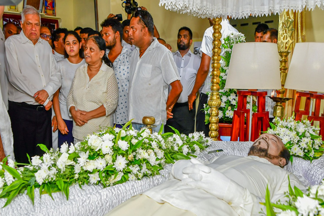 பாலித இறுதிக்கிரியையில் ஆயிரக்கணக்கான பொதுமக்கள்