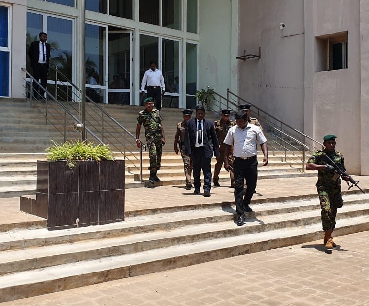 பலத்த பாதுகாப்புடன் சாடசியமளிக்க வந்த நீதிபதி இளஞ்செழியன்