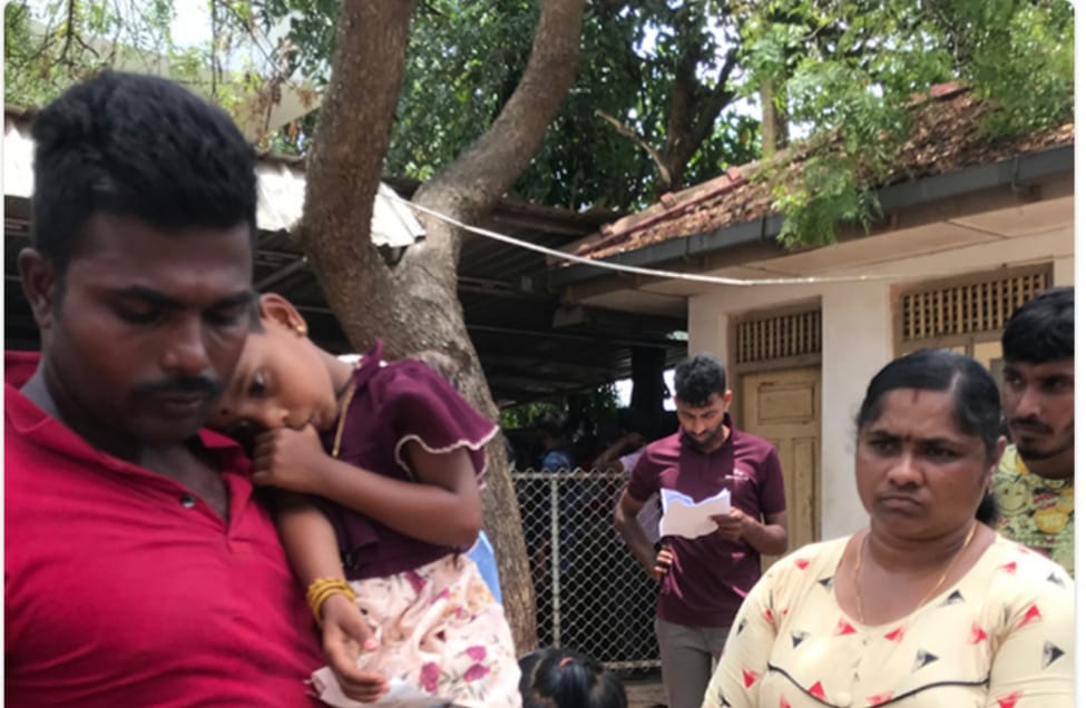 வவுனியாவில் கொடூரம்!! பொதுமகனை இழுத்துச் சென்று பொலிசார் தாக்குதல்!! நடந்தது என்ன