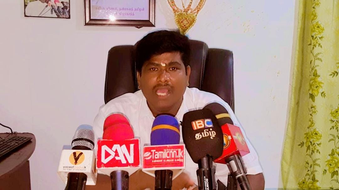 பா.உ முஷாரப்பின் அரசியல் நாடகத்தில் நசுக்கப்பட்ட காரைதீவு மக்கள் – ஜெயசிறில் கண்டனம்