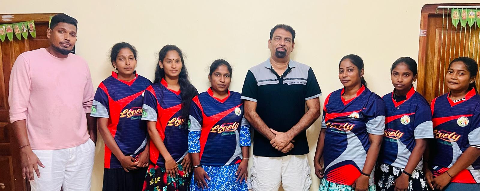 புங்குடுதீவு விளையாட்டு கழகத்தின் மகளிர் அணியினருக்கு சீருடைகள்