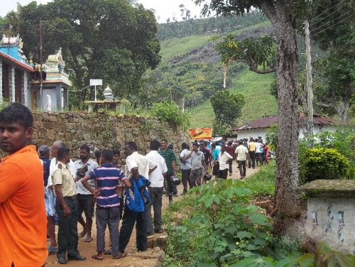 எல்ல பகுதியில் இருந்து 10 குடும்பங்கள் இடம்பெயர்வு