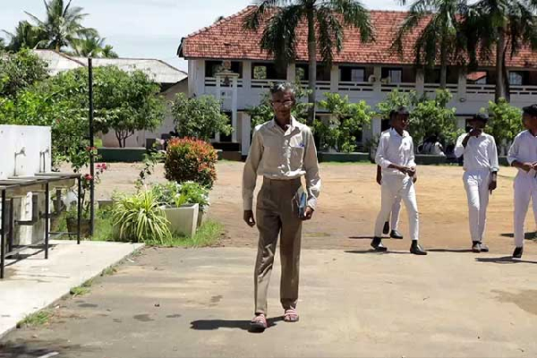 க.பொ.த தராதர சாதாரண தரப் பரீட்சைக்கு தோற்றிய முதியவர்