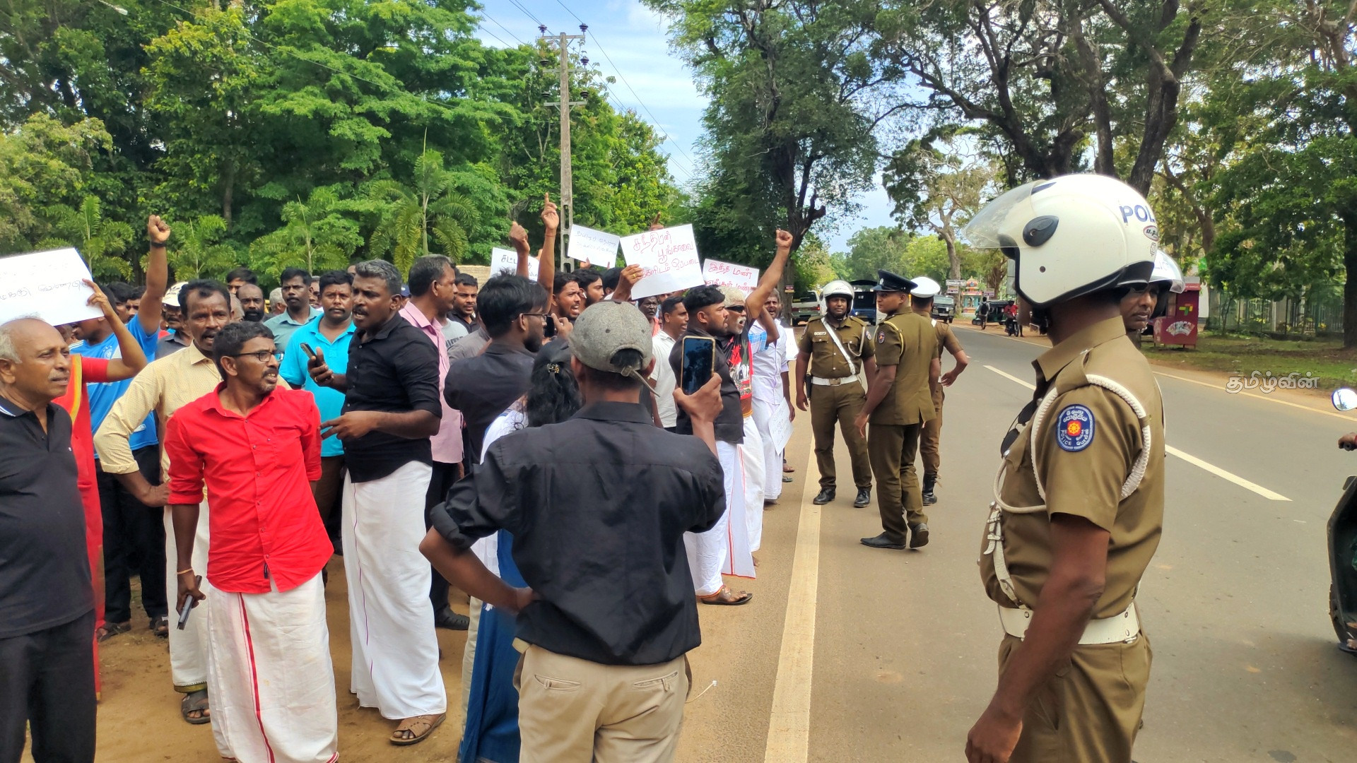 பூங்காவிற்கு எதிர்ப்பு தெரிவித்து போராட்டம்