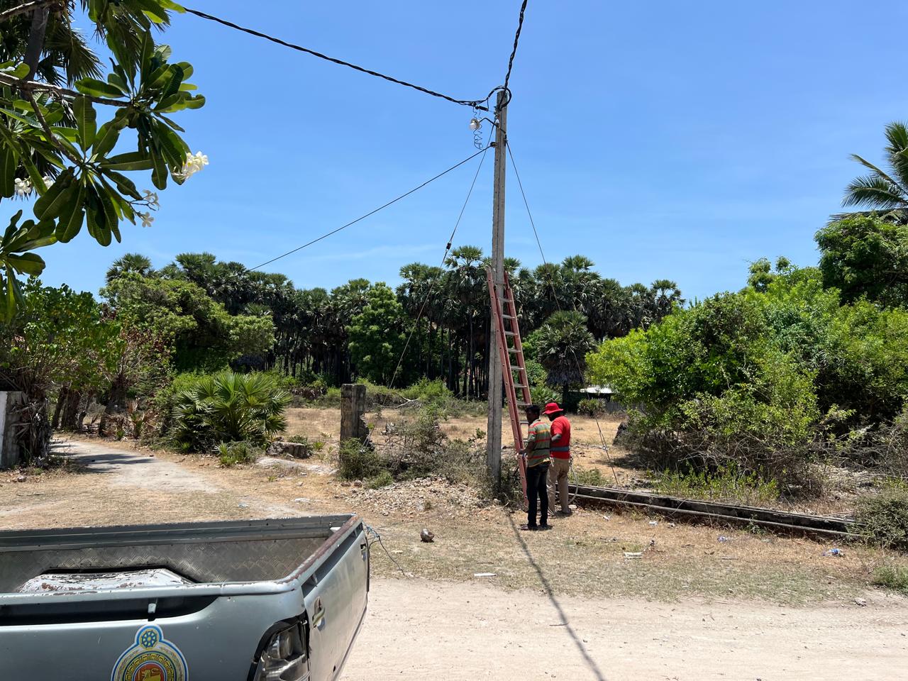 புங்குடுதீவில் 60 மின்விளக்குகள் பொருத்தப்பட்டது