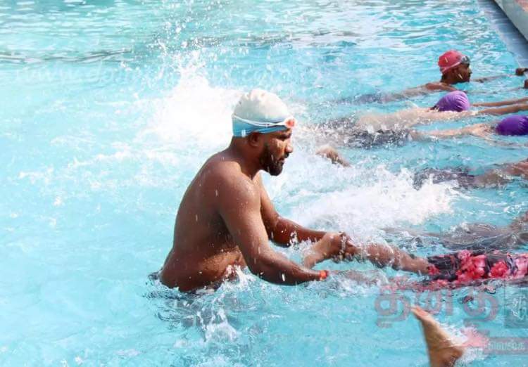 நெடுந்தீவில் இலங்கை சமுத்திரவியல் பல்கலைகழகத்தின் நீச்சல் பயிற்சிநெறி 