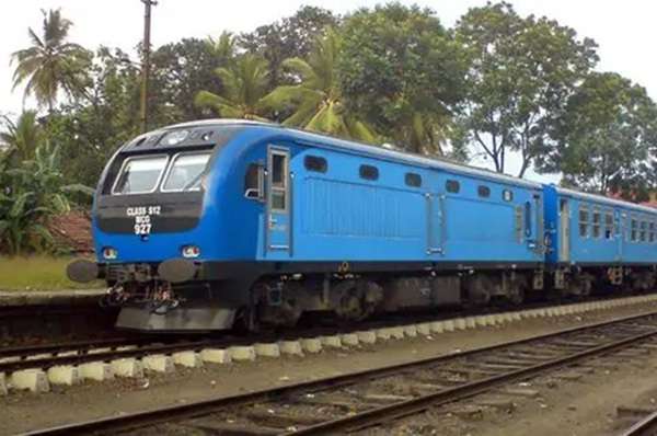 தாயும் மகளும் ரயிலில் மோதி பலி